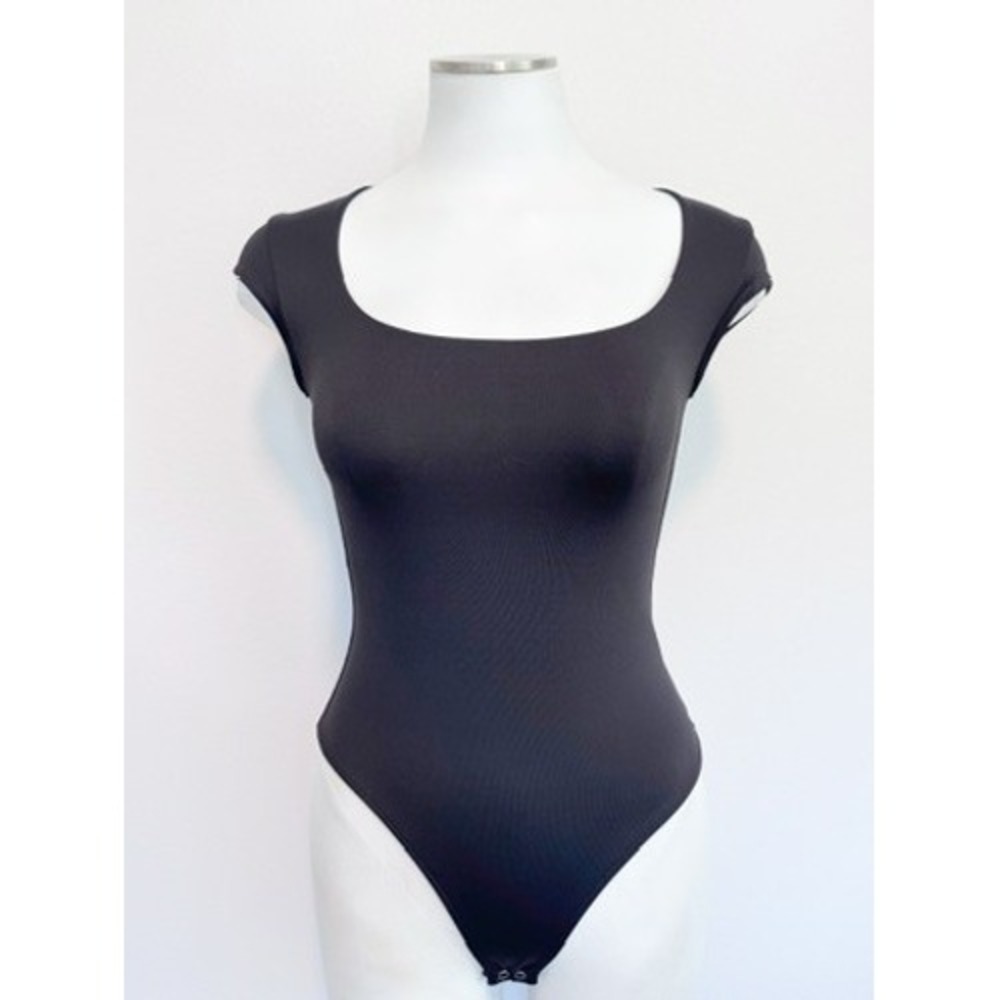 Second Skin RD Style Black Square Neck Cap Sleeve Thong Bodysuit 75T168S Small